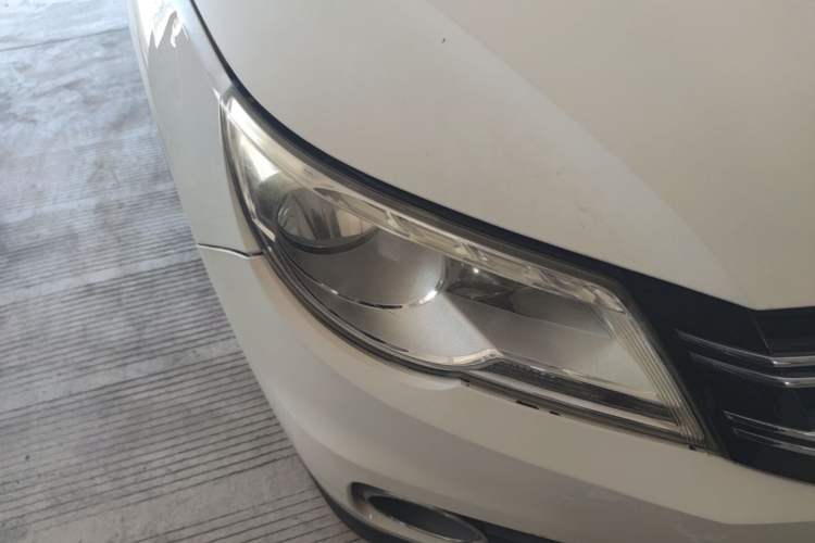 Used Volkswagen Tiguan 2012 1.8TSI Automatic All-Wheel Drive Elite Edition Right Front Headlight