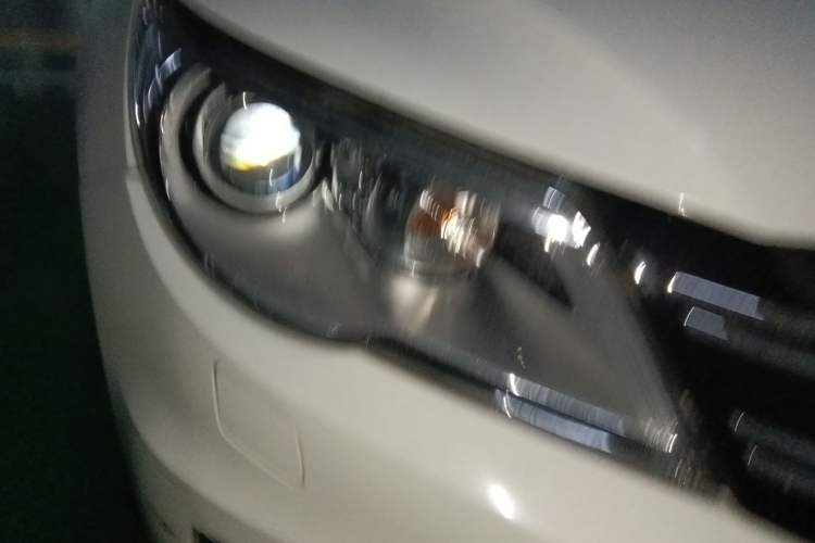 Used Volkswagen Tiguan 2012 2.0 TSI Automatic All-Wheel Drive Flagship Edition Right Front Headlight