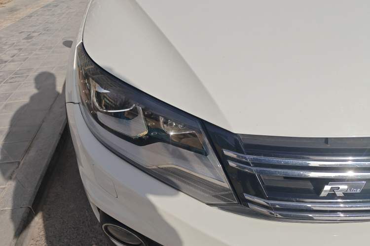 Used Volkswagen Tiguan 2012 2.0 TSI Luxury Edition Right Front Headlight