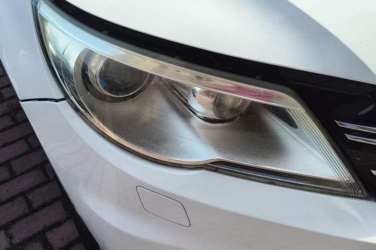 Used Volkswagen Tiguan 2012 2.0 TSI Automatic All-Wheel Drive Flagship Edition Right Front Headlight