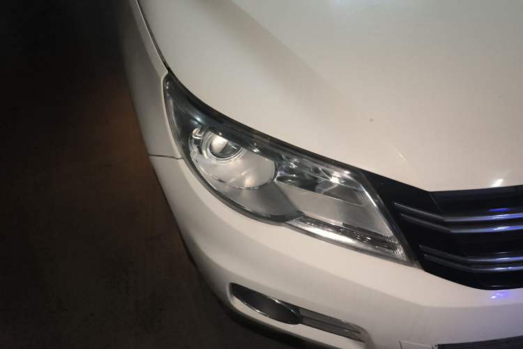 Used Volkswagen Tiguan 2012 1.8TSI Automatic All-Wheel Drive Elite Edition Right Front Headlight