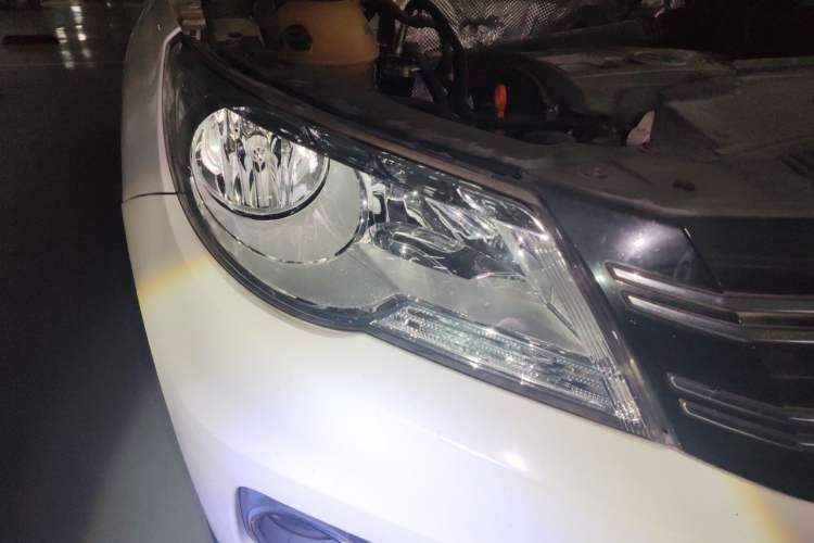 Used Volkswagen Tiguan 2012 1.8TSI Automatic All-Wheel Drive Elite Edition Right Front Headlight