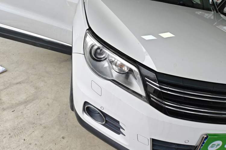 Used Volkswagen Tiguan 2012 2.0 TSI Automatic All-Wheel Drive Flagship Edition Right Front Headlight