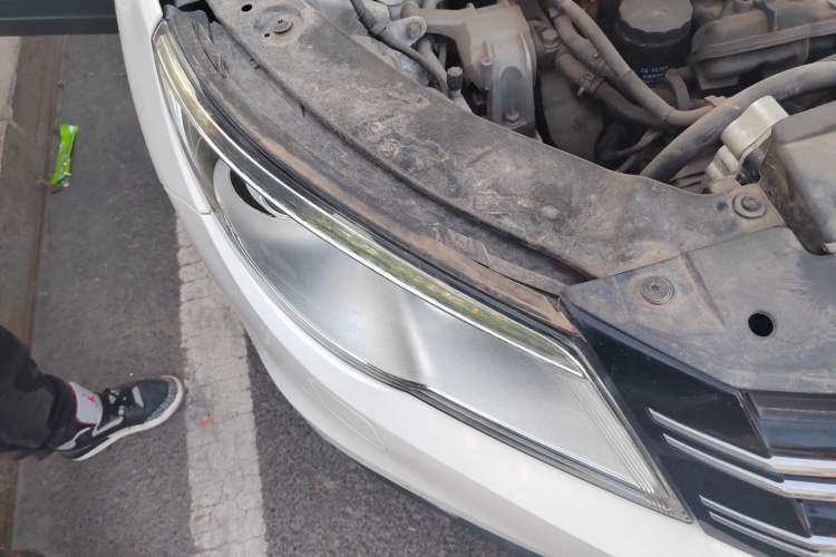Used Volkswagen Tiguan 2012 2.0 TSI Automatic All-Wheel Drive Flagship Edition Right Front Headlight