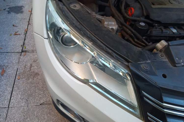 Used Volkswagen Tiguan 2012 2.0 TSI Automatic All-Wheel Drive Elite Edition Right Front Headlight