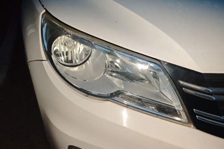 Used Volkswagen Tiguan 2012 1.8TSI Automatic All-Wheel Drive Elite Edition Right Front Headlight