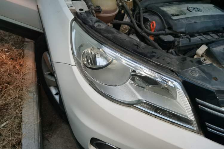 Used Volkswagen Tiguan 2012 1.8TSI Automatic All-Wheel Drive Elite Edition Right Front Headlight