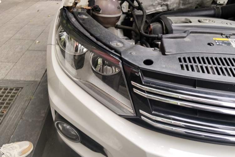 Used Volkswagen Tiguan 2012 2.0 TSI Comfort Edition Right Front Headlight