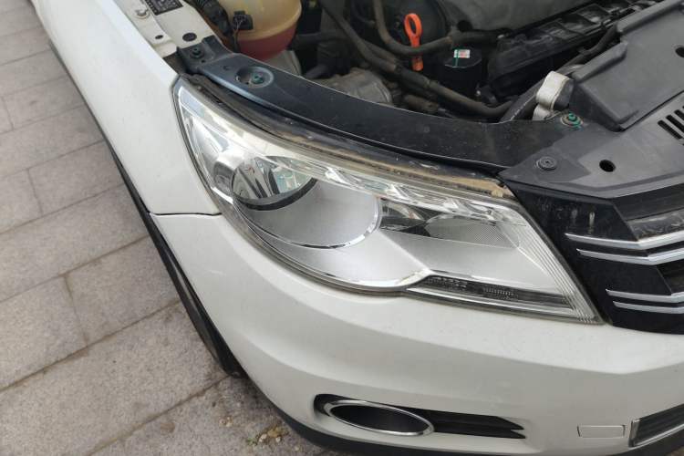 Used Volkswagen Tiguan 2012 2.0 TSI Automatic All-Wheel Drive Elite Edition Right Front Headlight