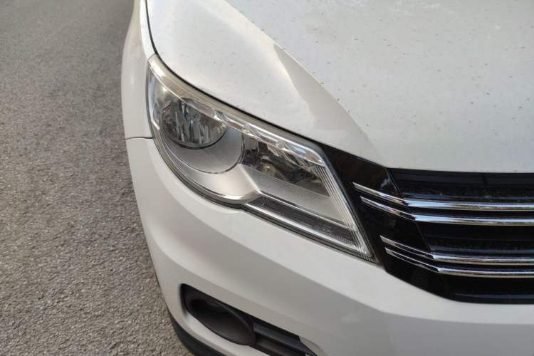 Used Volkswagen Tiguan 2012 1.4TSI Manual Two-Wheel-Drive Urban Edition Right Front Headlight