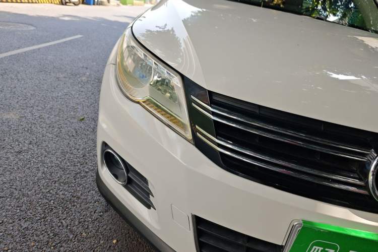 Used Volkswagen Tiguan 2012 2.0 TSI Automatic All-Wheel Drive Elite Edition Right Front Headlight