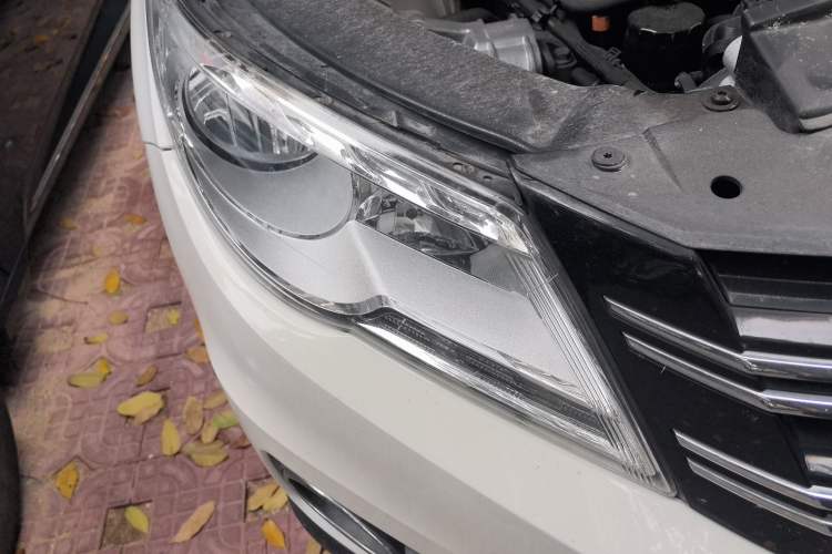 Used Volkswagen Tiguan 2012 1.8TSI Automatic All-Wheel Drive Elite Edition Right Front Headlight