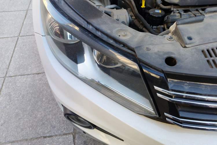 Used Volkswagen Tiguan 2012 2.0 TSI Comfort Edition Right Front Headlight