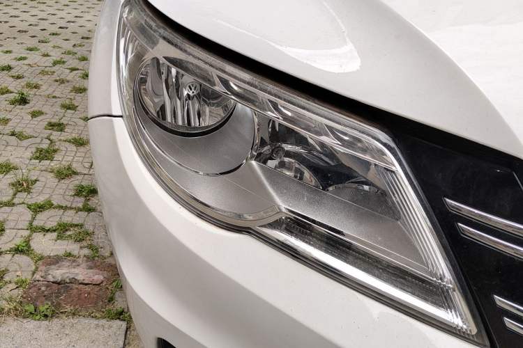 Used Volkswagen Tiguan 2012 1.8TSI Automatic All-Wheel Drive Elite Edition Right Front Headlight