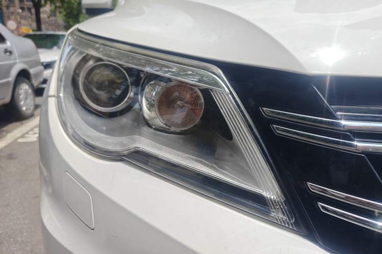 Used Volkswagen Tiguan 2012 2.0 TSI Automatic All-Wheel Drive Flagship Edition Right Front Headlight