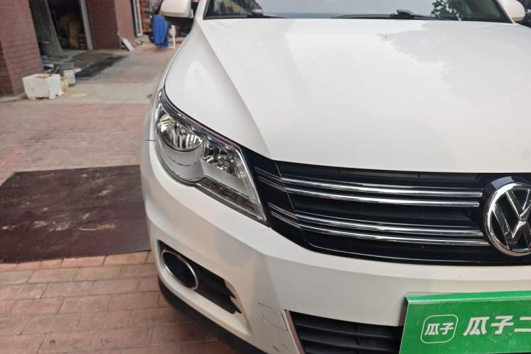 Used Volkswagen Tiguan 2012 2.0 TSI Automatic All-Wheel Drive Elite Edition Right Front Headlight