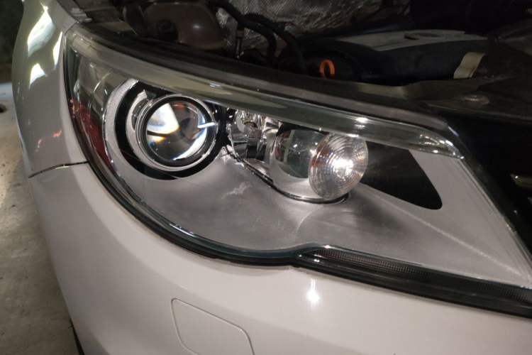 Used Volkswagen Tiguan 2012 2.0 TSI Automatic All-Wheel Drive Flagship Edition Right Front Headlight