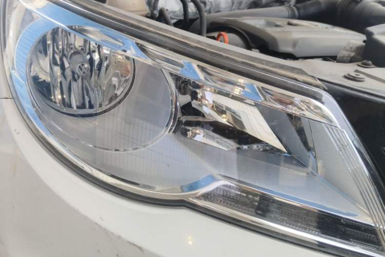 Used Volkswagen Tiguan 2012 1.8TSI Automatic All-Wheel Drive Elite Edition Right Front Headlight