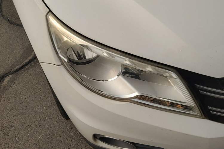 Used Volkswagen Tiguan 2012 1.8TSI Automatic All-Wheel Drive Elite Edition Right Front Headlight