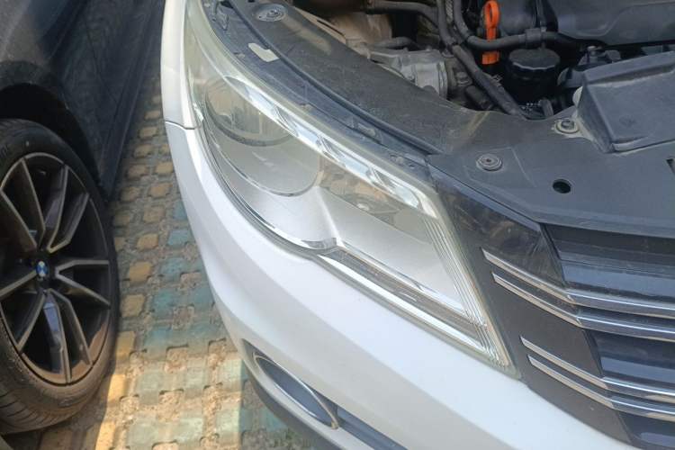 Used Volkswagen Tiguan 2012 1.8TSI Automatic All-Wheel Drive Elite Edition Right Front Headlight