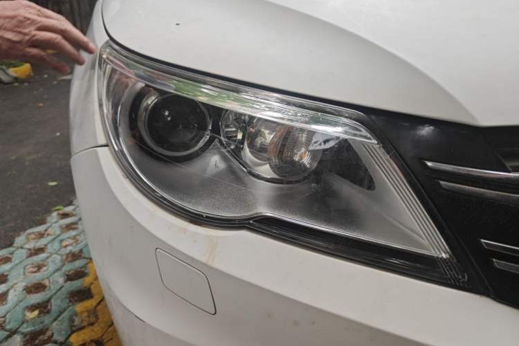 Used Volkswagen Tiguan 2012 2.0 TSI Automatic All-Wheel Drive Flagship Edition Right Front Headlight