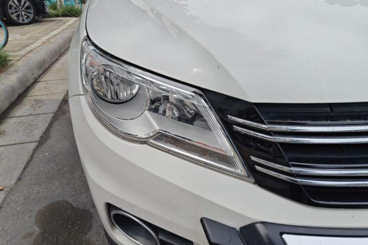 Used Volkswagen Tiguan 2012 2.0 TSI Automatic All-Wheel Drive Elite Edition Right Front Headlight