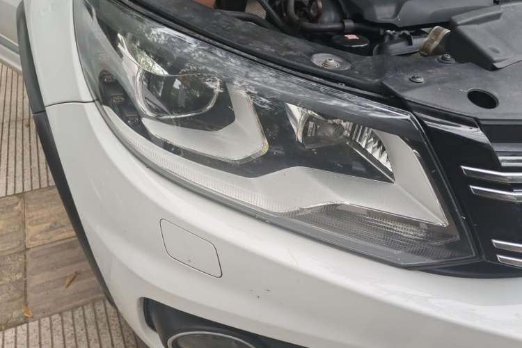 Used Volkswagen Tiguan 2012 2.0 TSI Luxury Edition Right Front Headlight