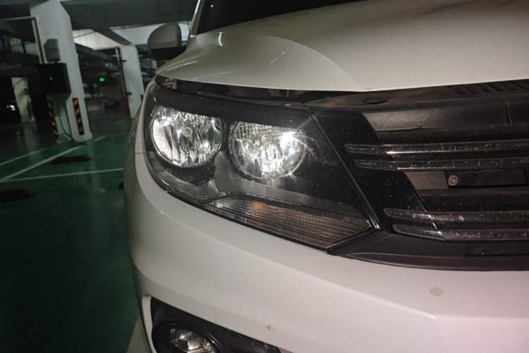 Used Volkswagen Tiguan 2012 2.0 TSI Comfort Edition Right Front Headlight