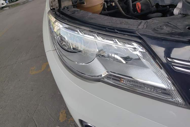 Used Volkswagen Tiguan 2012 1.8TSI Automatic All-Wheel Drive Elite Edition Right Front Headlight