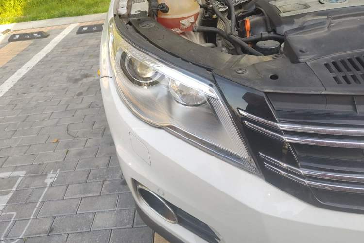 Used Volkswagen Tiguan 2012 2.0 TSI Automatic All-Wheel Drive Flagship Edition Right Front Headlight