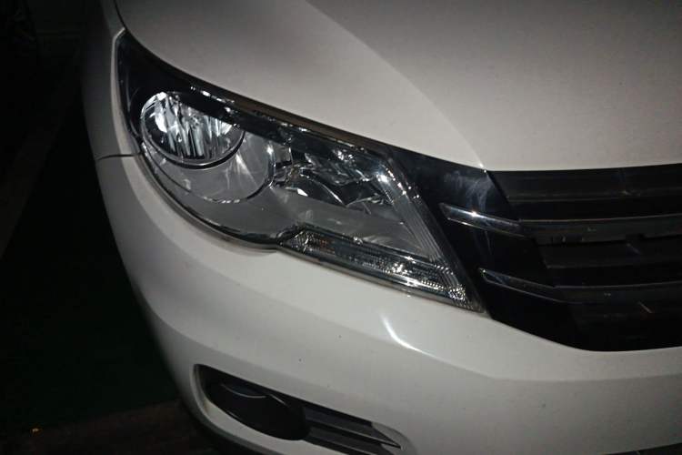 Used Volkswagen Tiguan 2012 1.8TSI Manual Two-Wheel Drive Urban Edition Right Front Headlight