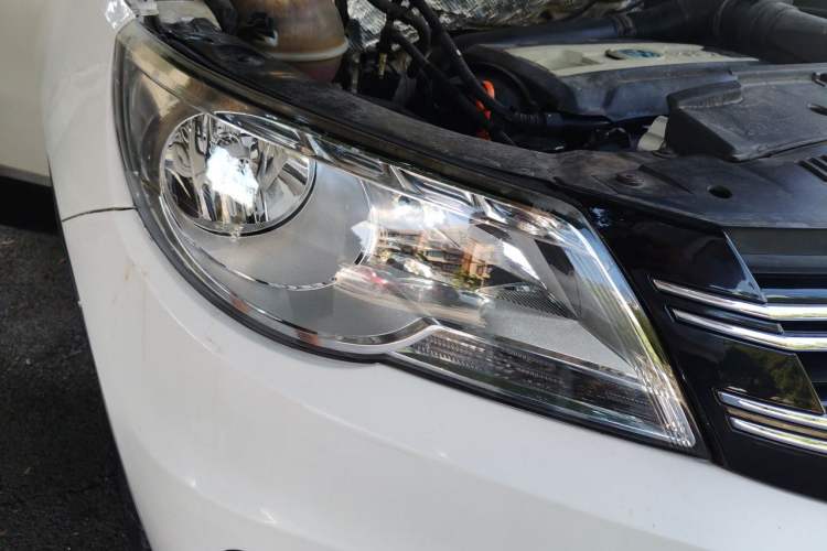 Used Volkswagen Tiguan 2012 1.8TSI Automatic All-Wheel Drive Elite Edition Right Front Headlight