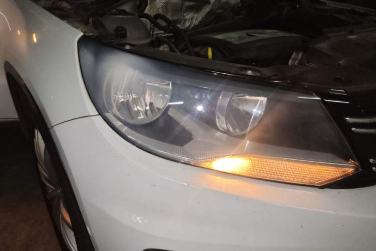 Used Volkswagen Tiguan 2012 2.0 TSI Comfort Edition Right Front Headlight