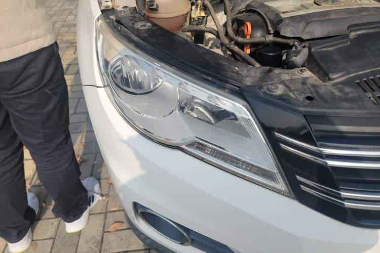 Used Volkswagen Tiguan 2012 2.0 TSI Automatic All-Wheel Drive Elite Edition Right Front Headlight