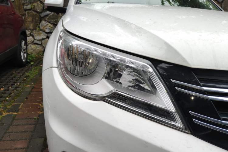Used Volkswagen Tiguan 2012 1.8TSI Automatic All-Wheel Drive Elite Edition Right Front Headlight