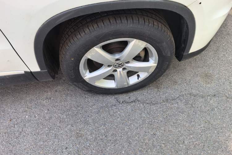 Used Volkswagen Tiguan 2012 1.8TSI Automatic All-Wheel Drive Elite Edition Right Front Wheel Hub