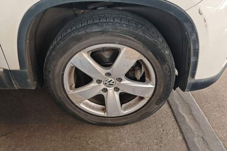 Used Volkswagen Tiguan 2012 1.8TSI Automatic All-Wheel Drive Elite Edition Right Front Wheel Hub