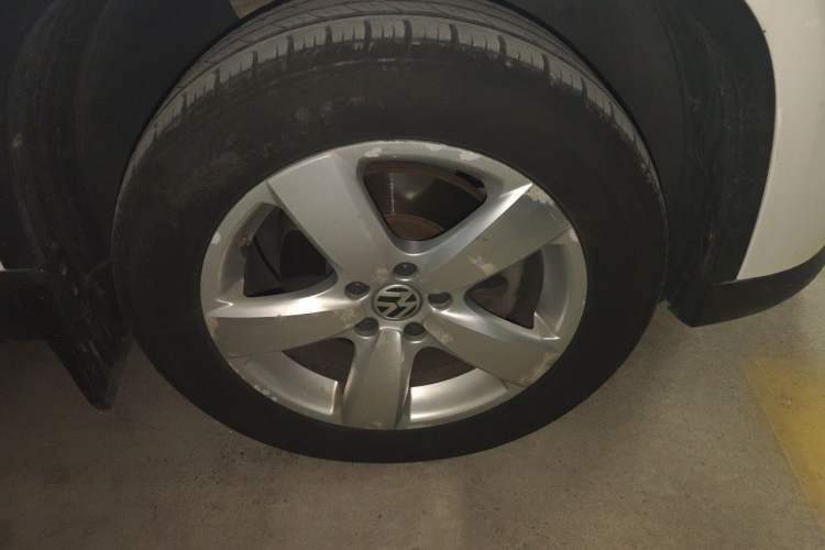 Used Volkswagen Tiguan 2012 1.8TSI Automatic All-Wheel Drive Elite Edition Right Front Wheel Hub