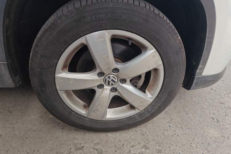 Used Volkswagen Tiguan 2012 1.8TSI Automatic Two-Wheel Drive Elite Edition Right Front Wheel Hub