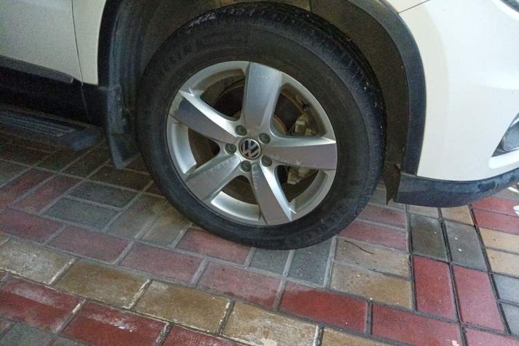Used Volkswagen Tiguan 2012 1.8TSI Automatic Two-Wheel Drive Elite Edition Right Front Wheel Hub