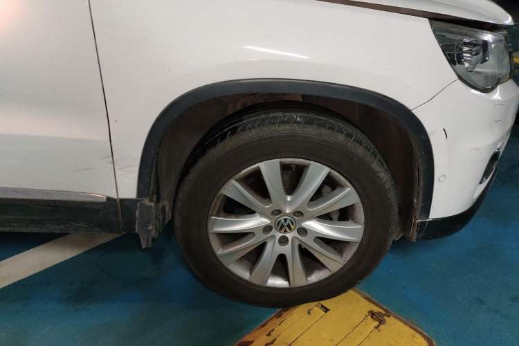 Used Volkswagen Tiguan 2012 2.0 TSI Automatic All-Wheel Drive Flagship Edition Right Front Wheel Hub