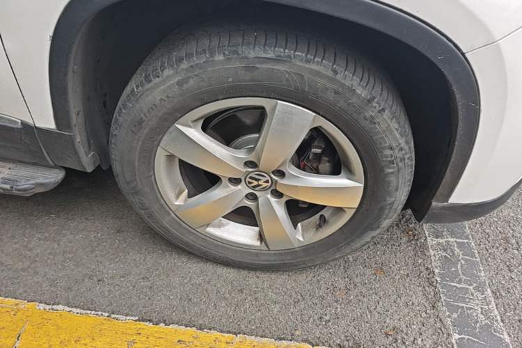 Used Volkswagen Tiguan 2012 1.8TSI Automatic All-Wheel Drive Elite Edition Right Front Wheel Hub