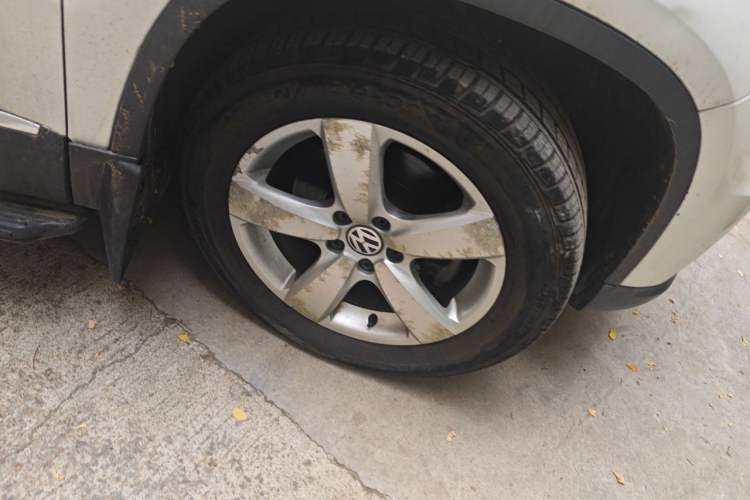 Used Volkswagen Tiguan 2012 2.0 TSI Automatic All-Wheel Drive Elite Edition Right Front Wheel Hub