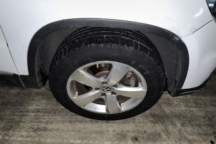 Used Volkswagen Tiguan 2012 1.8TSI Automatic Two-Wheel Drive Elite Edition Right Front Wheel Hub