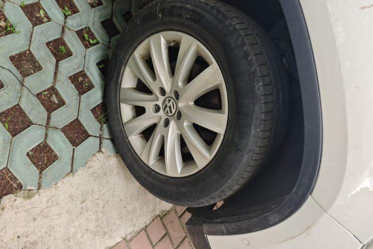 Used Volkswagen Tiguan 2012 2.0 TSI Automatic All-Wheel Drive Flagship Edition Right Front Wheel Hub