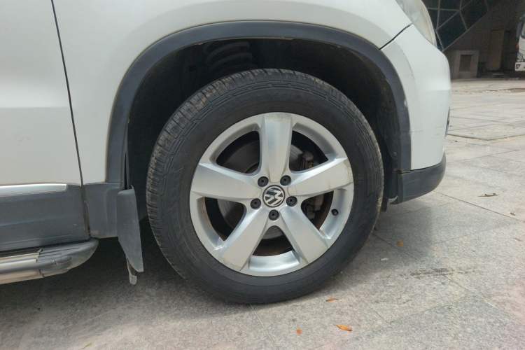 Used Volkswagen Tiguan 2012 1.8TSI Automatic All-Wheel Drive Elite Edition Right Front Wheel Hub