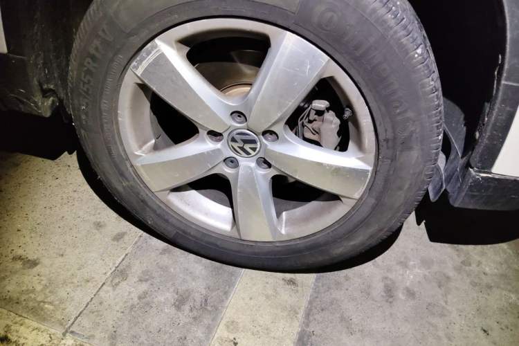 Used Volkswagen Tiguan 2012 1.8TSI Automatic Two-Wheel Drive Elite Edition Right Front Wheel Hub