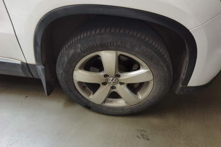 Used Volkswagen Tiguan 2012 1.8TSI Automatic All-Wheel Drive Elite Edition Right Front Wheel Hub