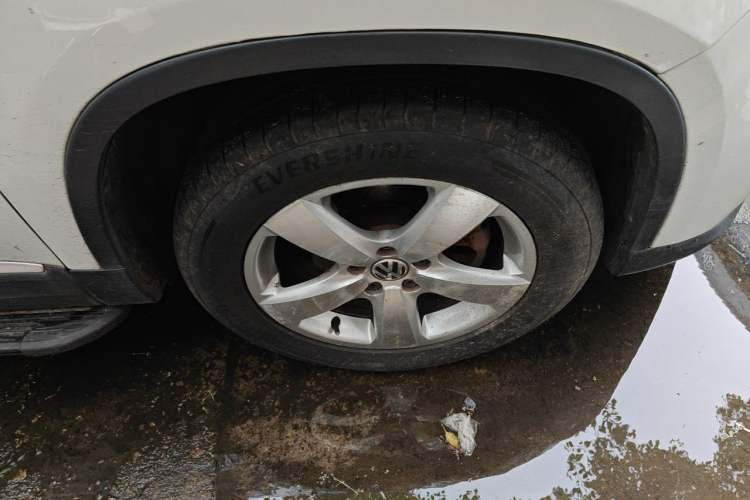 Used Volkswagen Tiguan 2012 1.8TSI Automatic All-Wheel Drive Elite Edition Right Front Wheel Hub