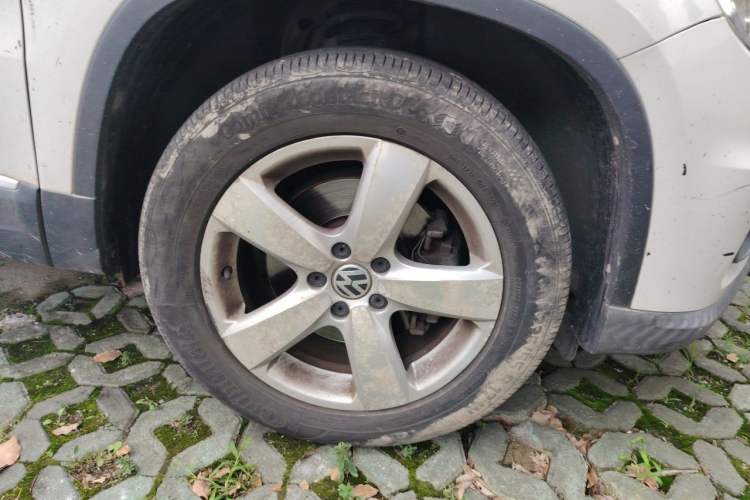 Used Volkswagen Tiguan 2012 1.8TSI Automatic Two-Wheel Drive Elite Edition Right Front Wheel Hub